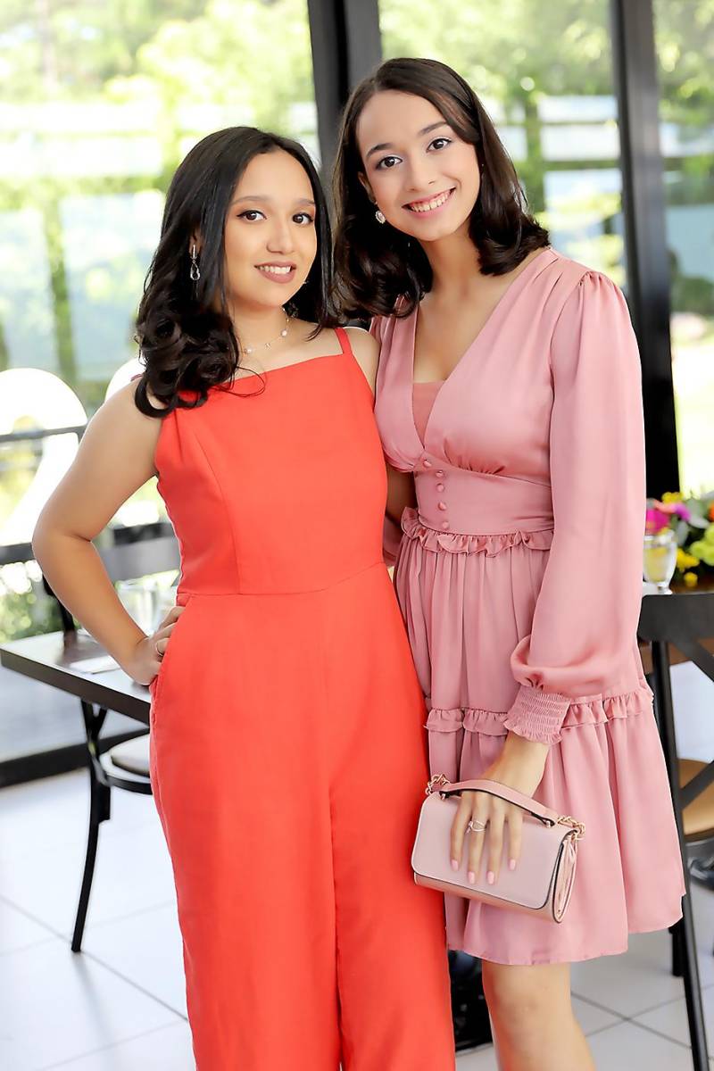 Arianne Muñoz y Valeria Pineda