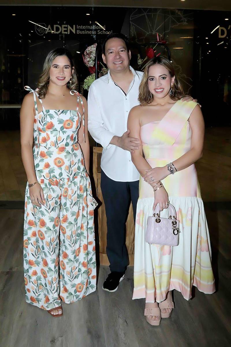 Nicolle Castillo con Jorge y Michel Ramos.