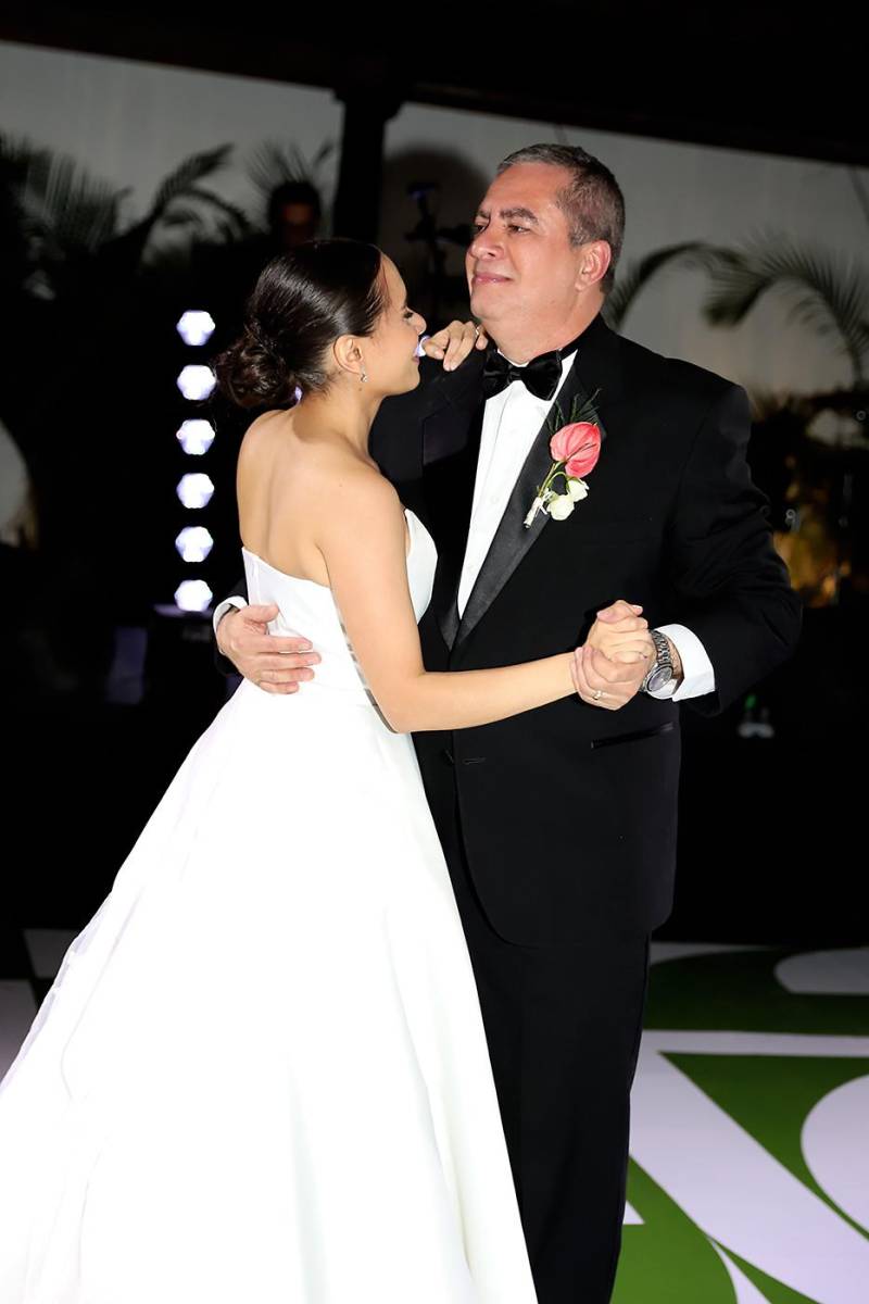 La feliz novia bailo con su padre ,I say a little Prayer-Aretha Franklin (cover Leonid &amp; Friends )