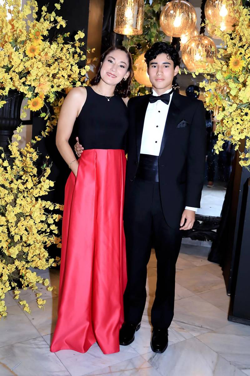 Fiesta de la prom 2025 de DelCampo School