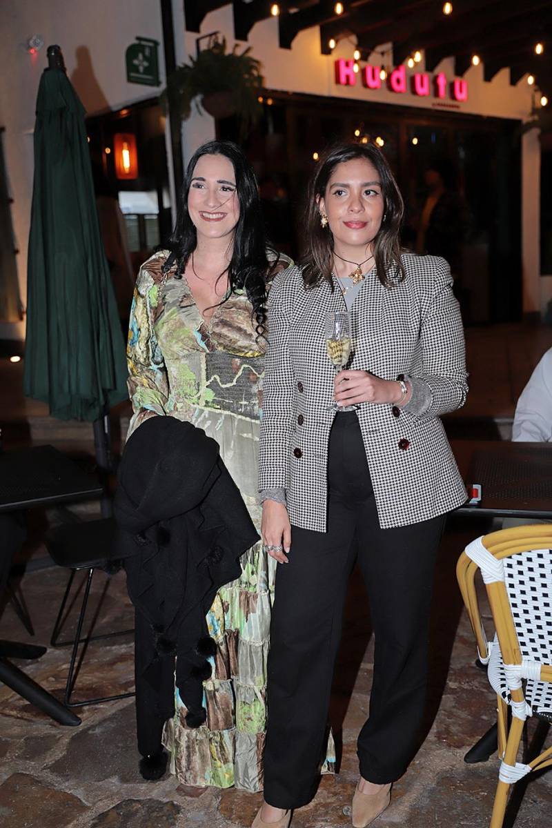 Indira Castillo y Cintya Martínez.