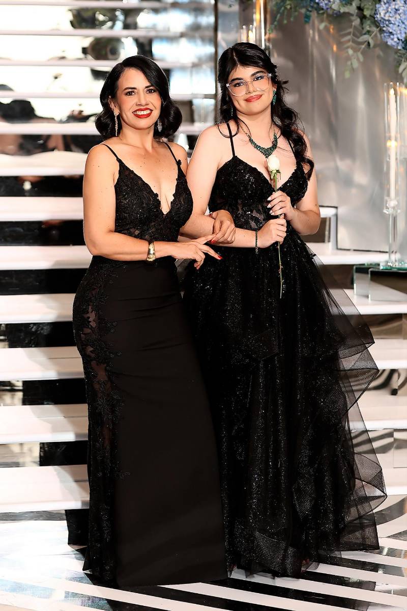 Sophia Alejandra Raudales Fiallos con su madre Sandy Fiallos Villalobos