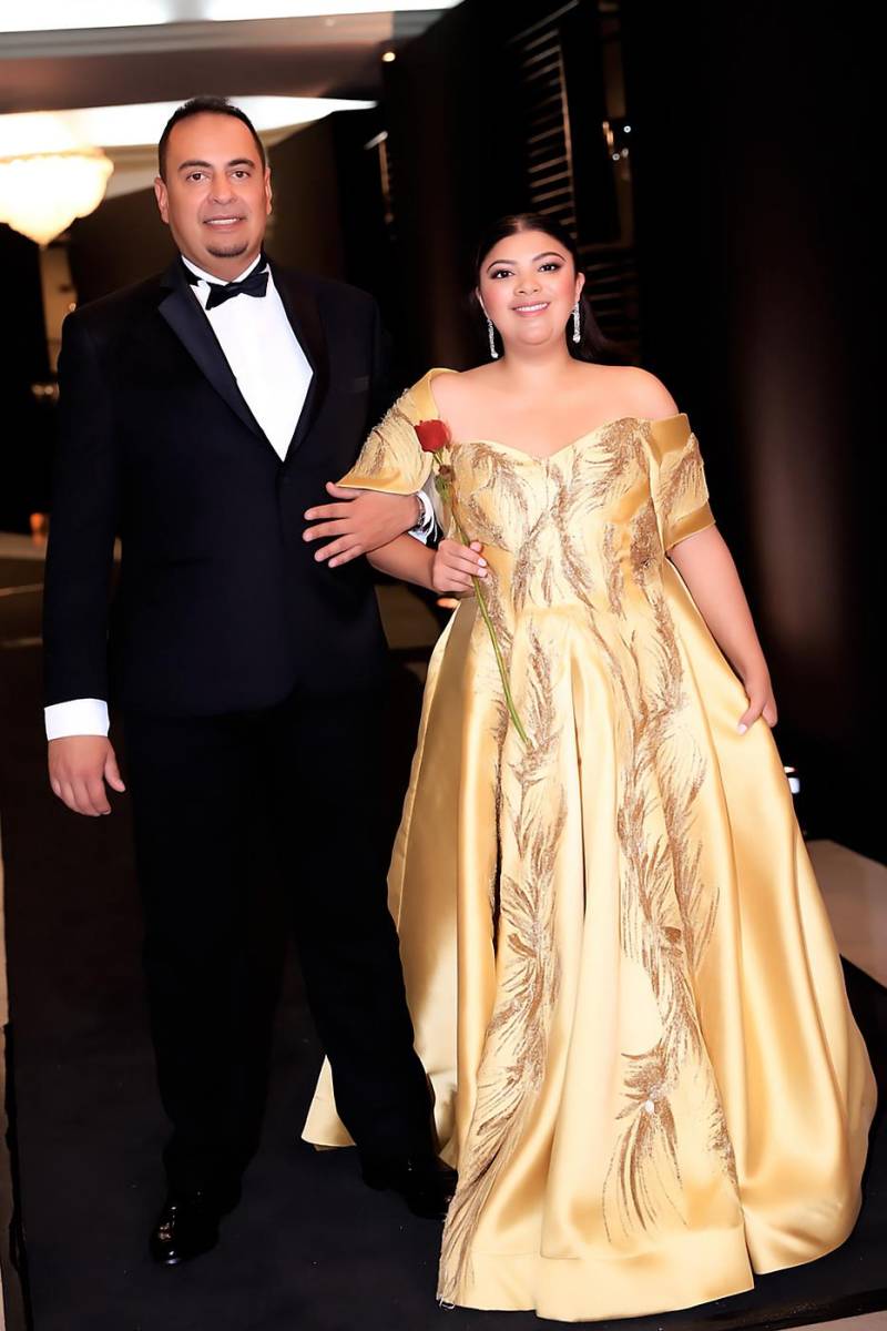 Desfile padres e hijos de la prom 2025 de DelCampo School
