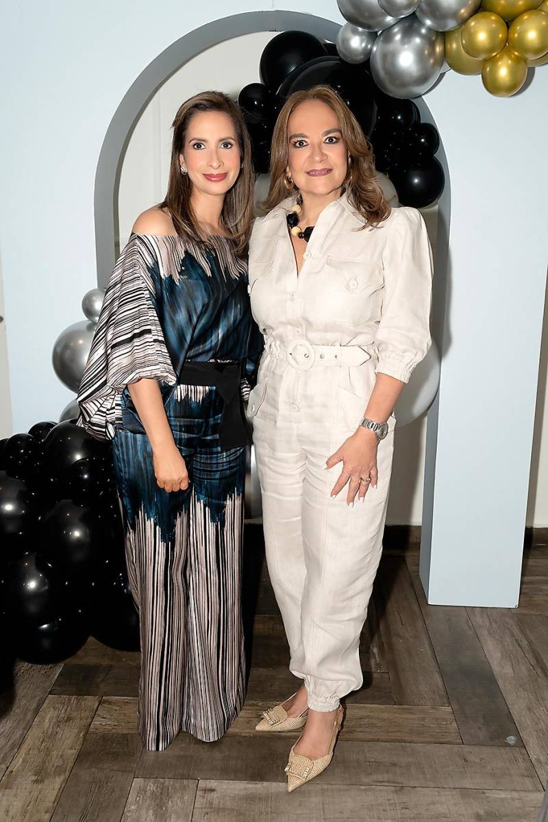  Claudia Flores y María Elena López