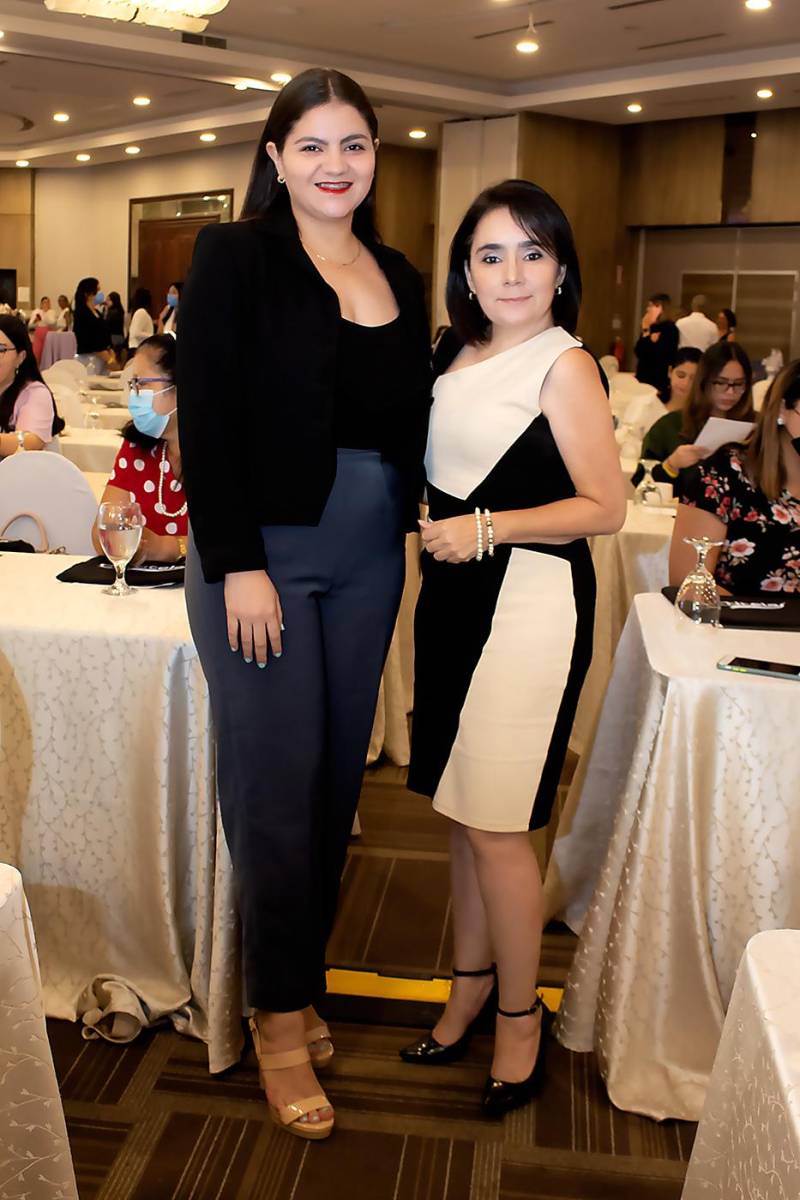 Daniela Lara y Karla Tabora.