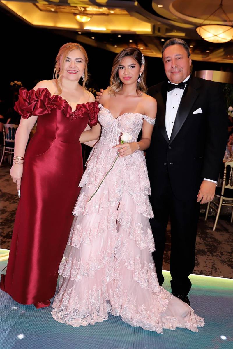 Patricia, Celeste y Guillermo Maradiaga.