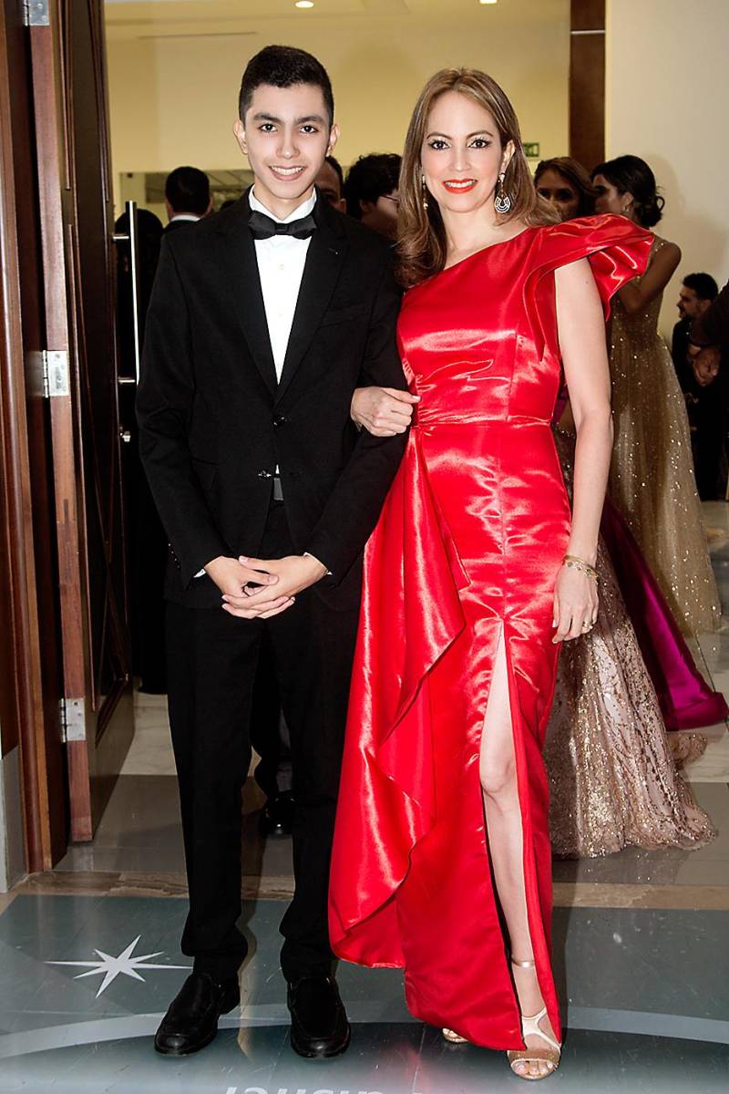 Manuel y su madre Martha Vallejo.