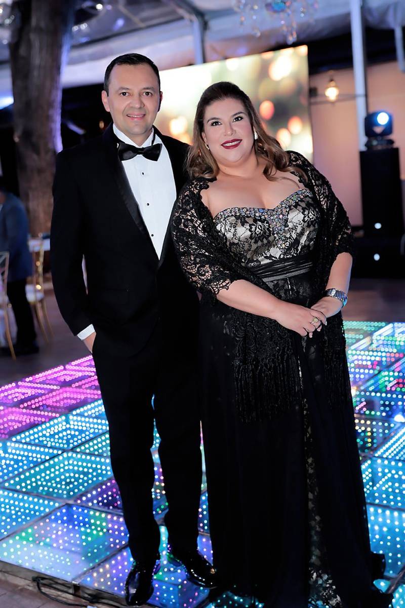 Alex González y Tania Montoya.