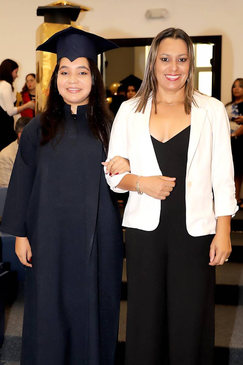 Entrega de títulos de la Intercontinental School 2023