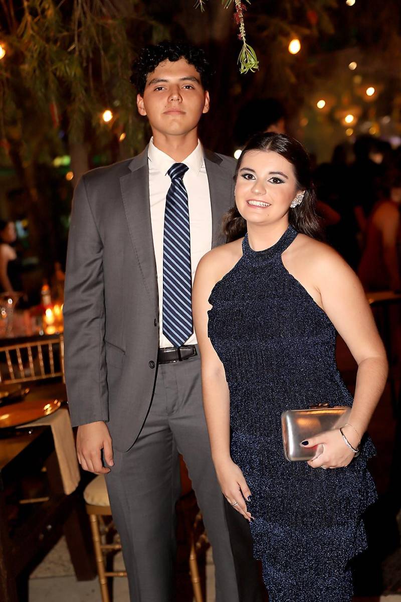 xxx y Andrea Llanes.