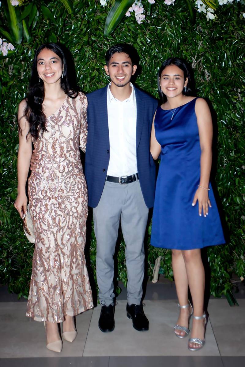 Génesis López, Mike Hernández y Alexa Tabora.