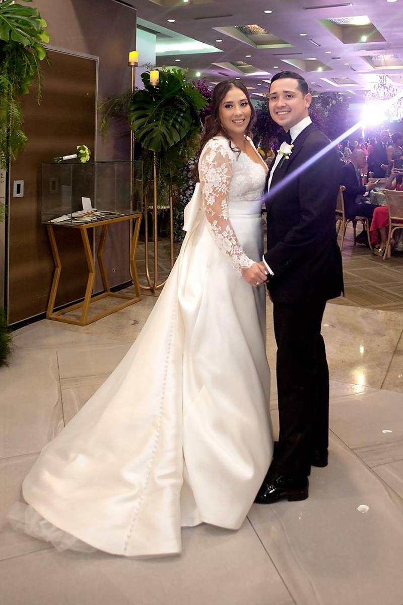 Los recién casados Giselle Ferez y Renán Núñez.
