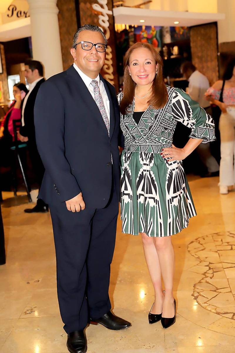 Roberto Cruz y Tania Durón.