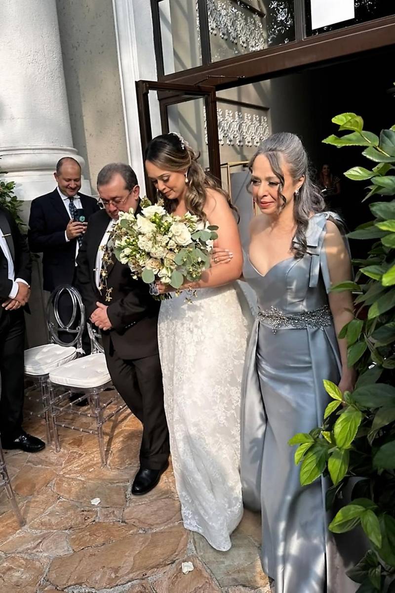 Sergio Nain Torres y su hija Ariana Raquel con María Mercedes López