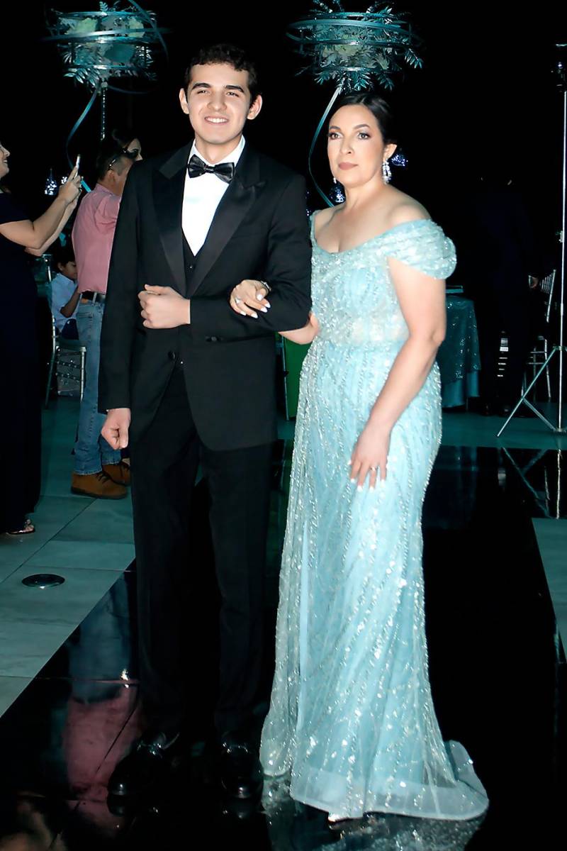 José Francisco Aparicio y su madre Irma Aparicio.
