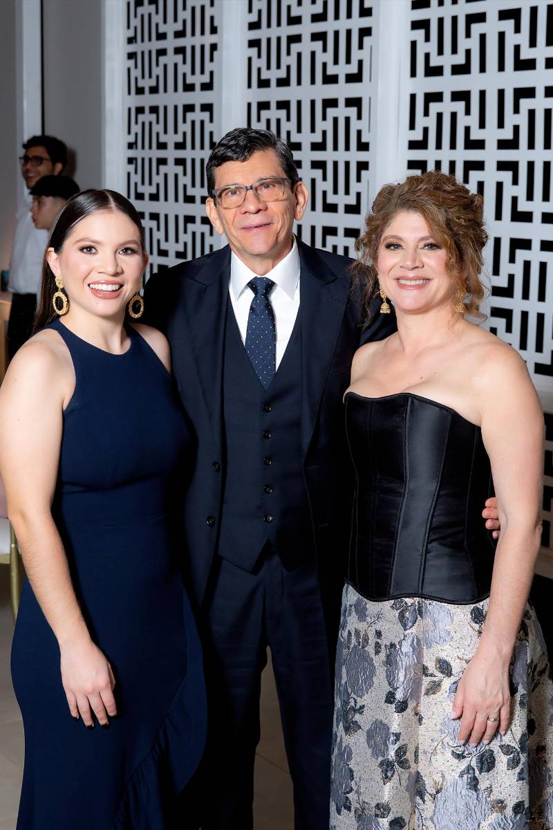 Sophie, Rafael y Alexa Castillo