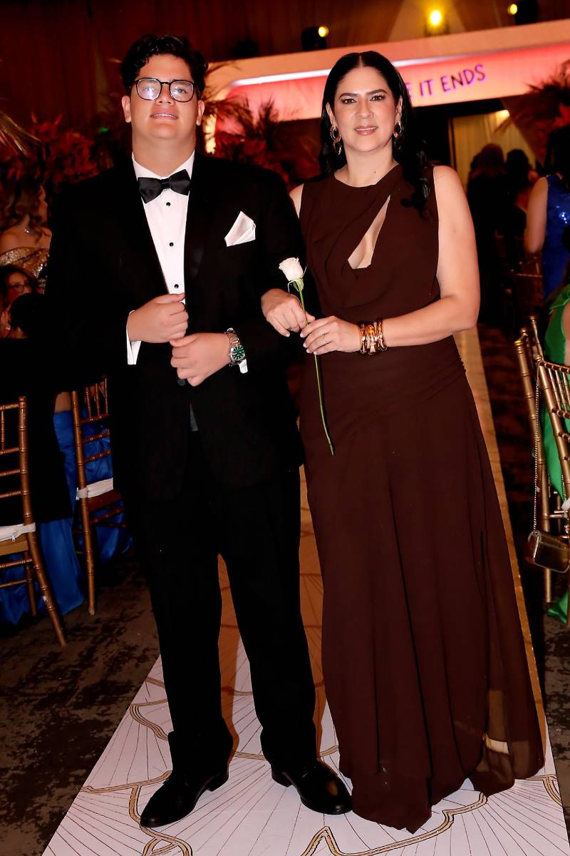 Luciano Pazzetti y su madre Diana Lainez. 