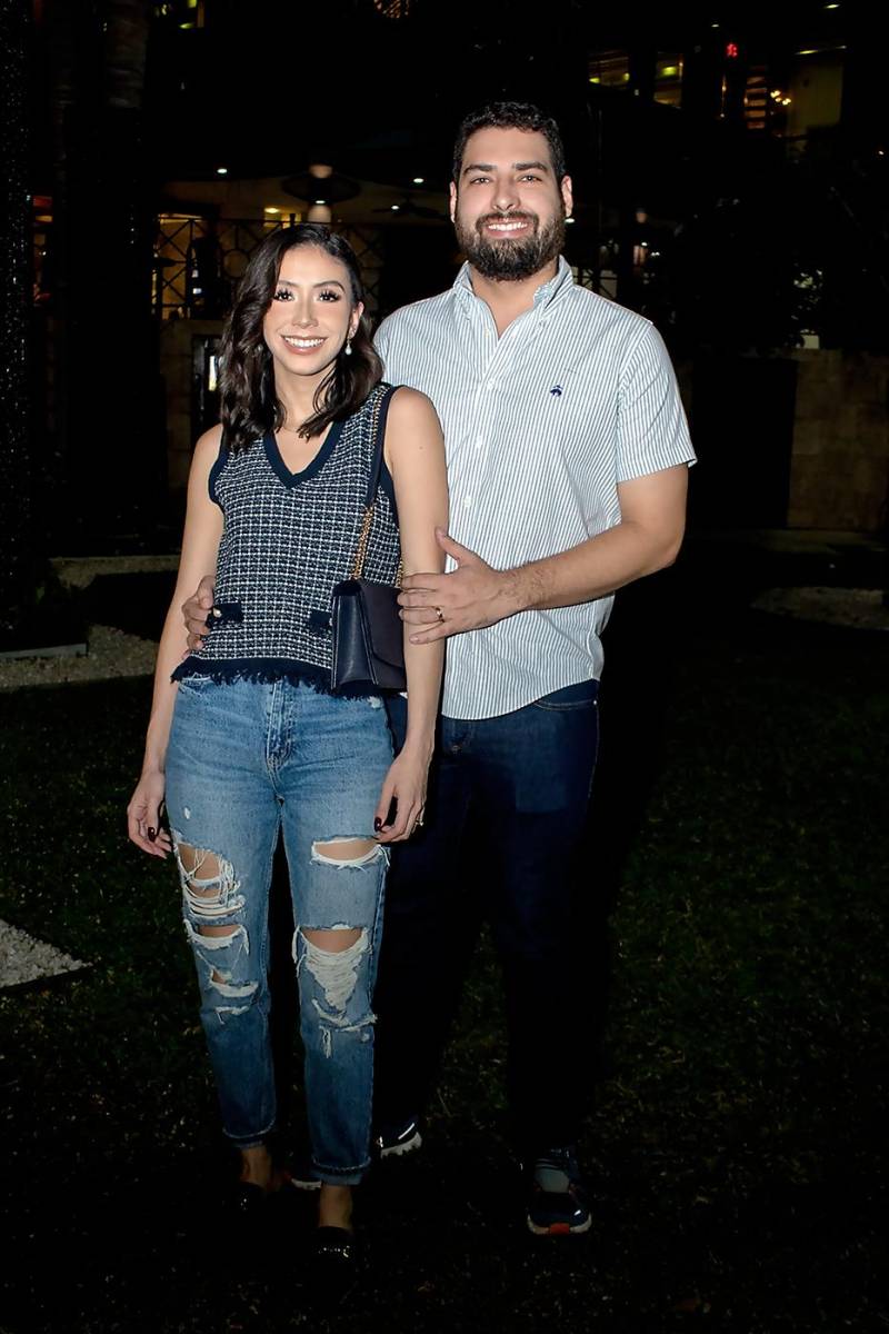 Angie y Juan Santos.