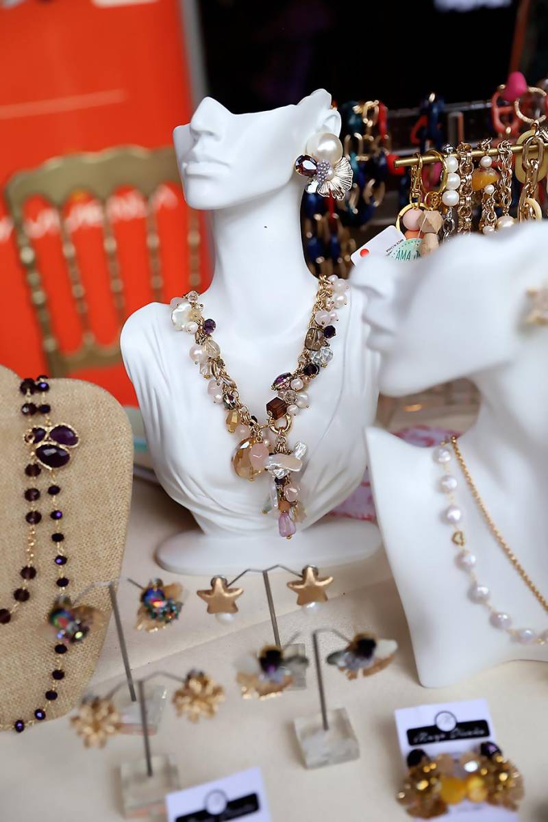 Collares de piedras y perlas y accesorios de Mayo Design
