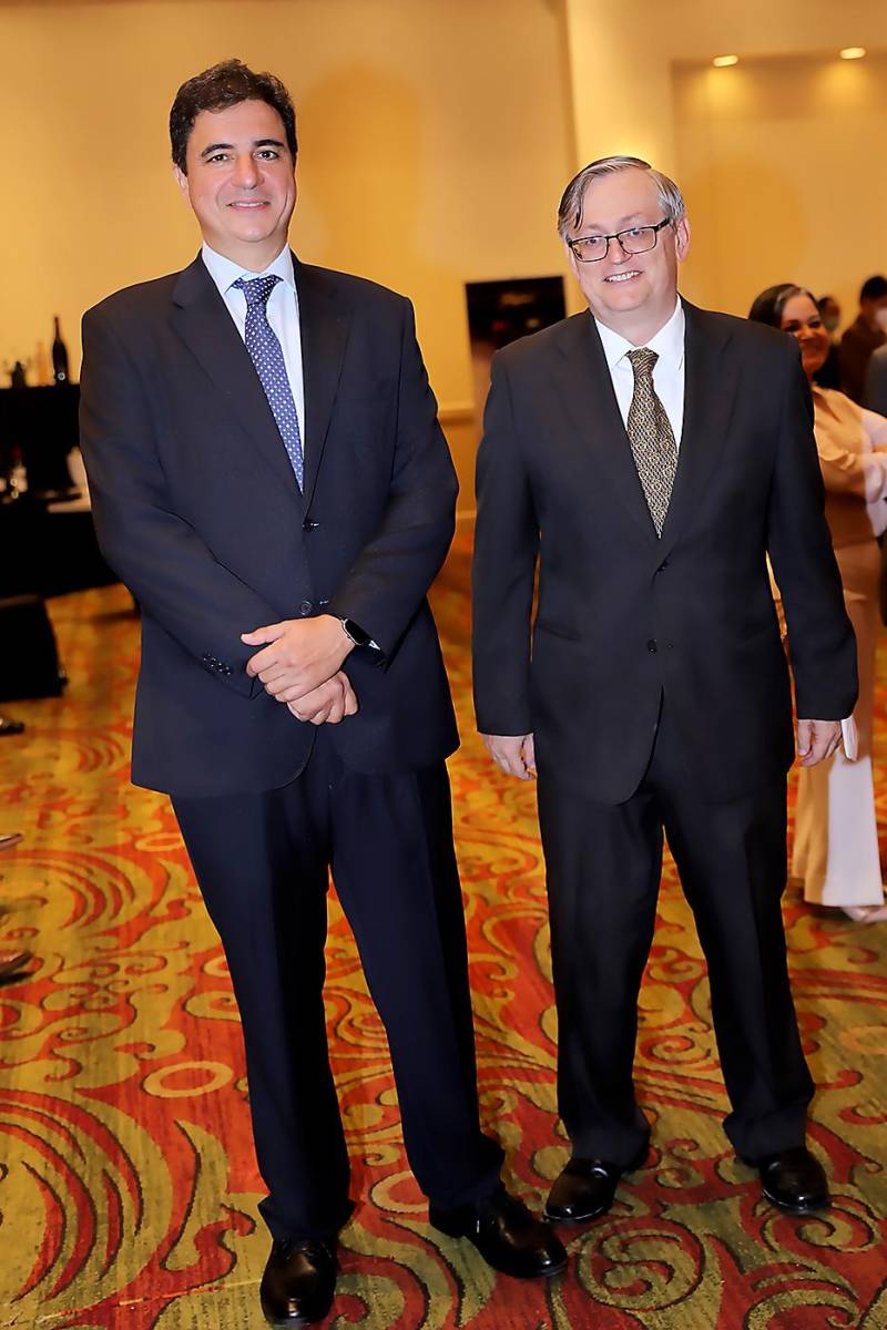 El embajador de España en Honduras, Diego Nuñez y Carlos Gallardo