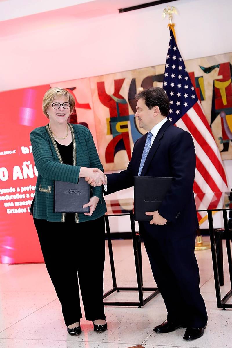 Laura F. Dogu y Guillermo Bueso.
