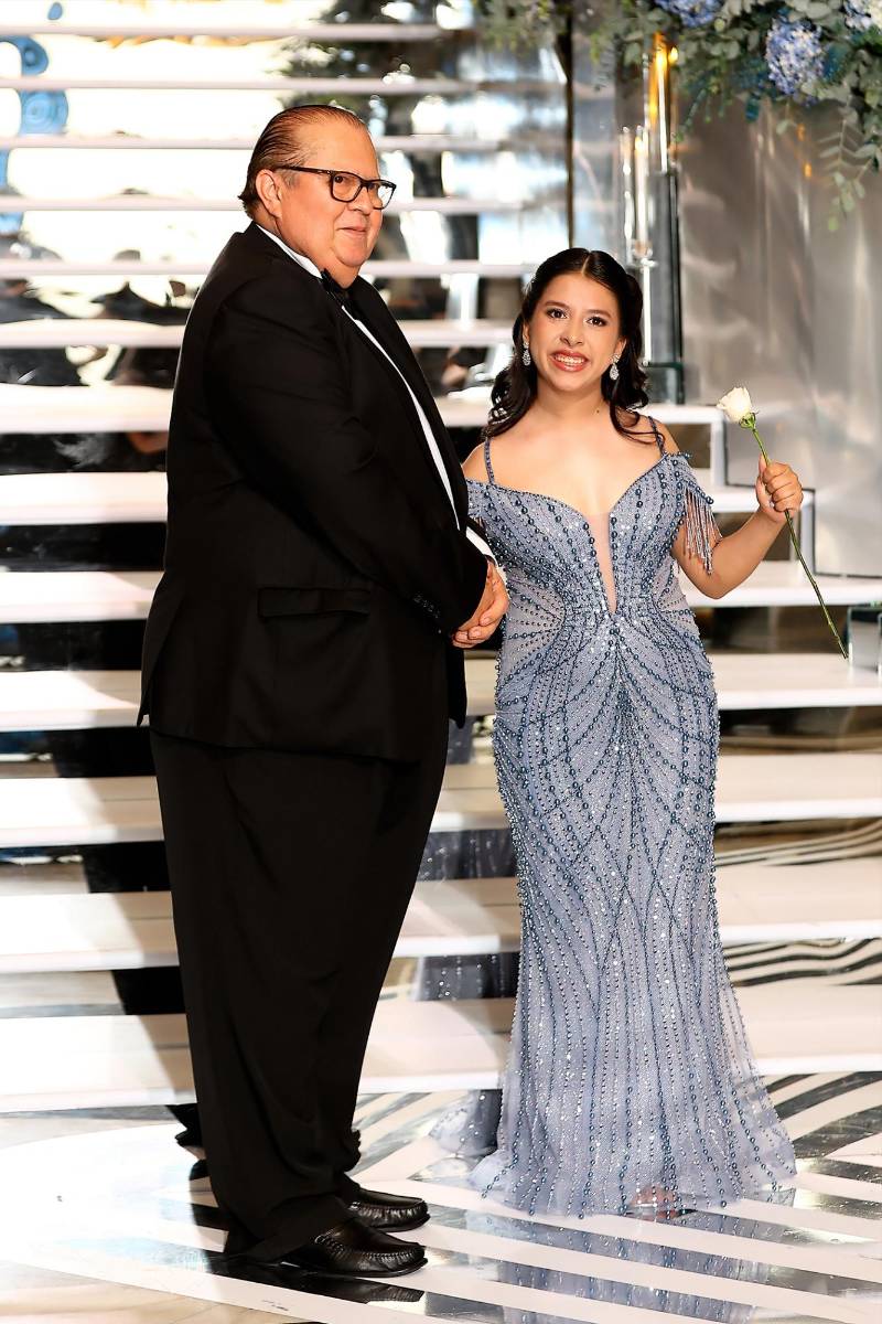 Nimra Elisa Nazar Reyes con su padre Delmer Nazar