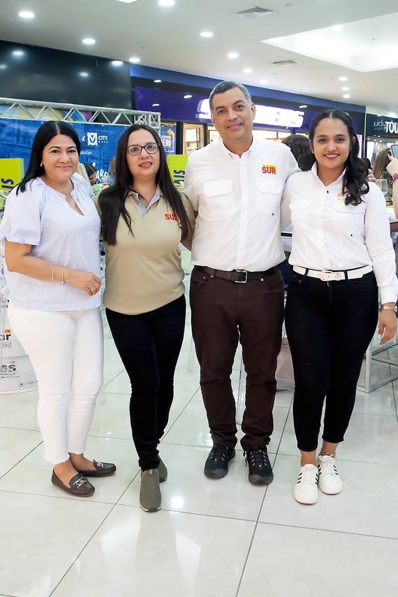 Aracely Díaz, Dunia Torres, Orlando Cáceres y Lourdes Meza.