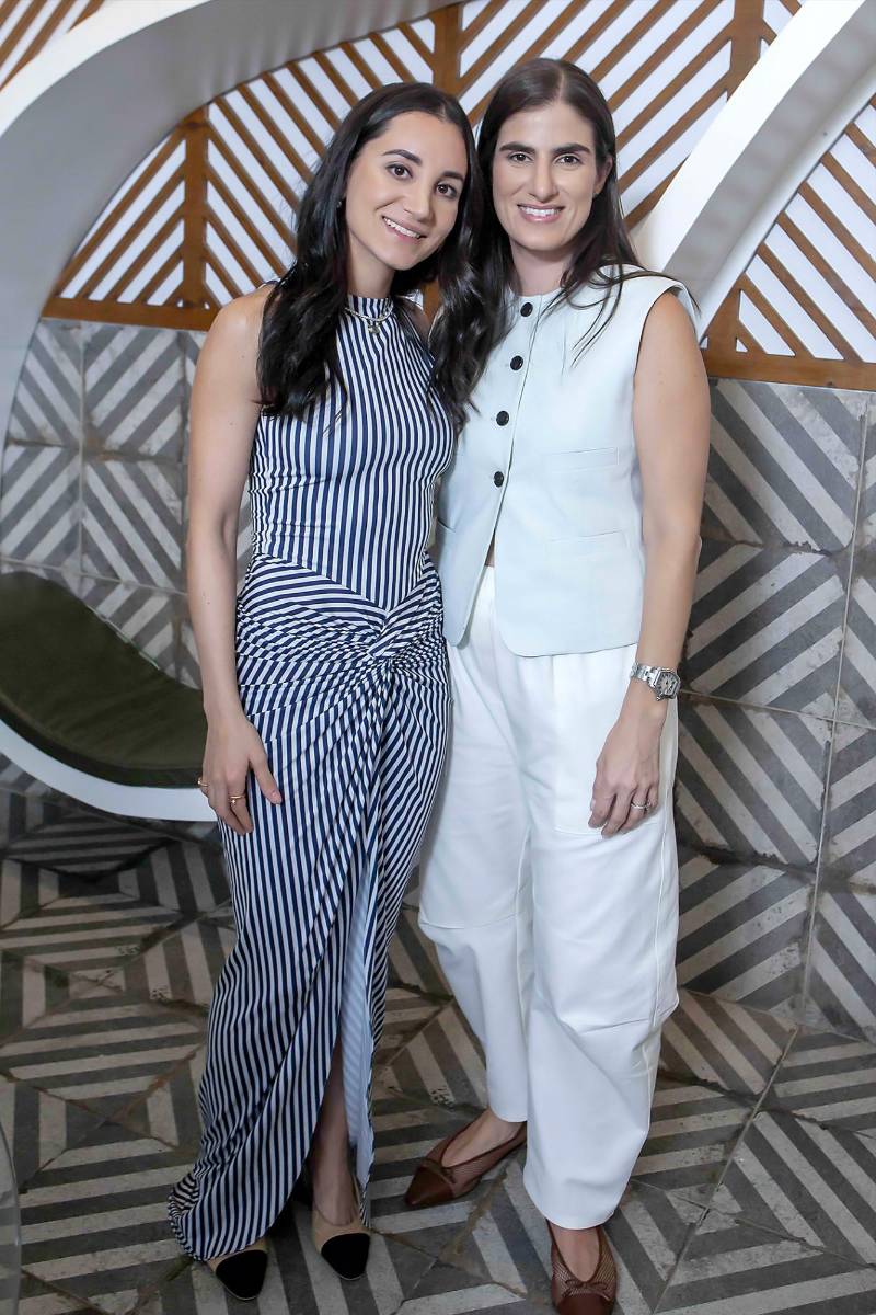 Así se vivió una jornada llena de fashion y glamour en la bodeguita verde, invitadas especiales conocieron los diseños más recientes de la reconocida diseñadora colombiana Silvia Tcherassi de la mano de Natalia Andonie. 