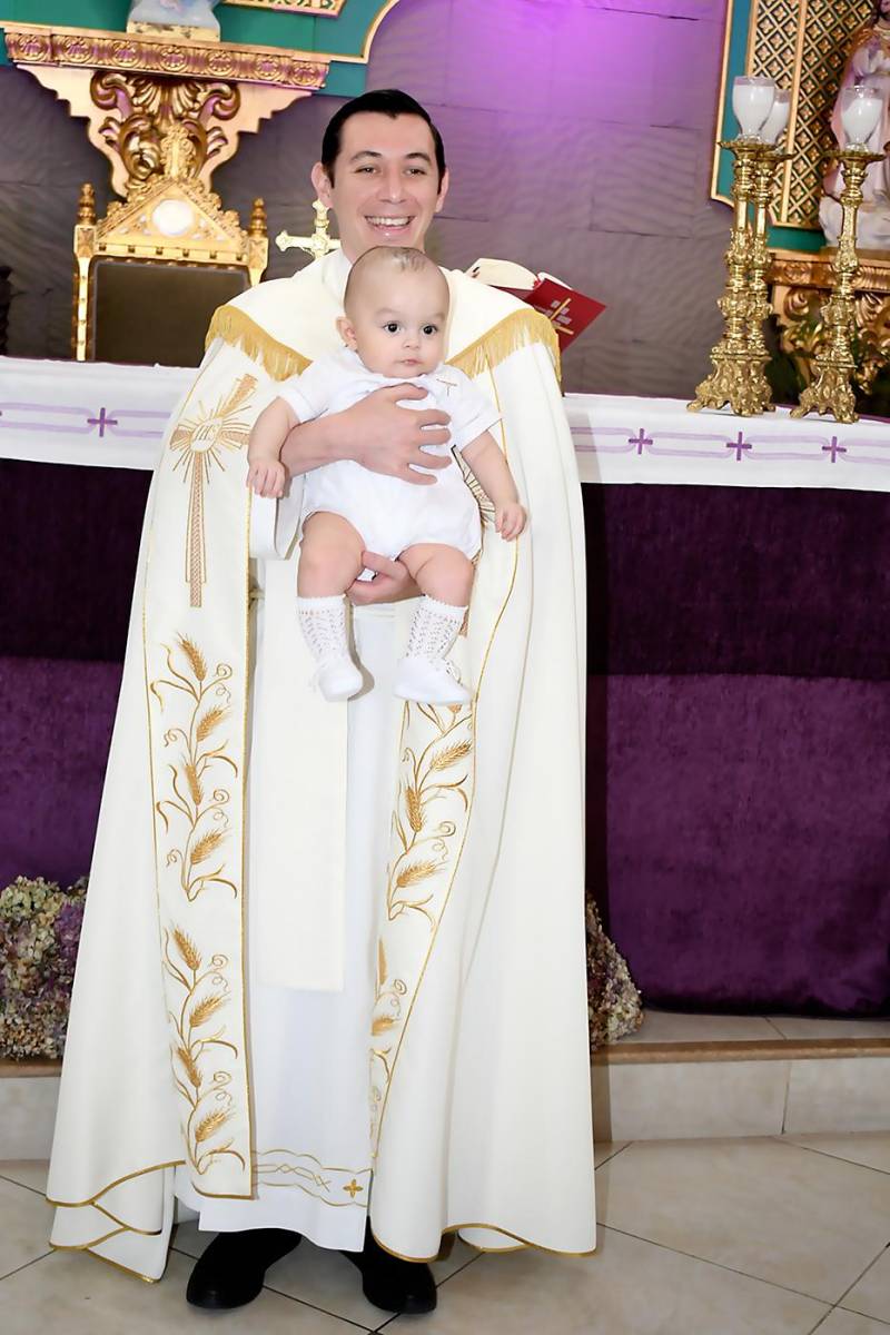 El sacerdote Alberto Enamorado y Alvaro Reyes 