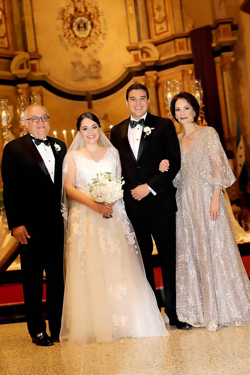 Así fue la boda eclesiástica de Miguel Mejía y Sofía Buck
