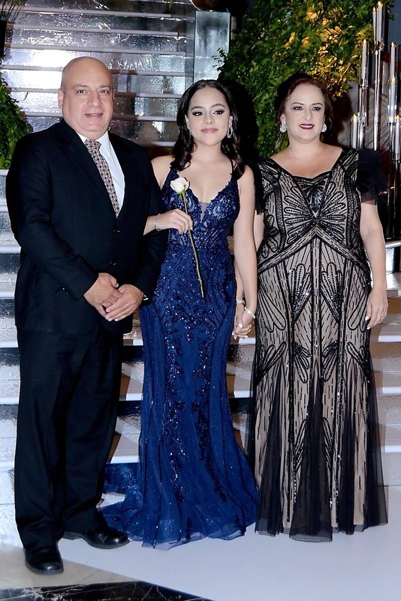 Abel e Isabella Marie Atuán con Nadyna Rosales