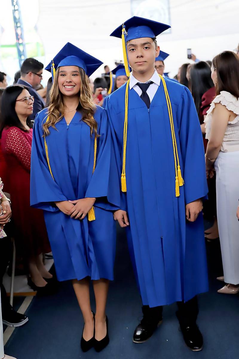 Desfile de graduados en Macris School 2023