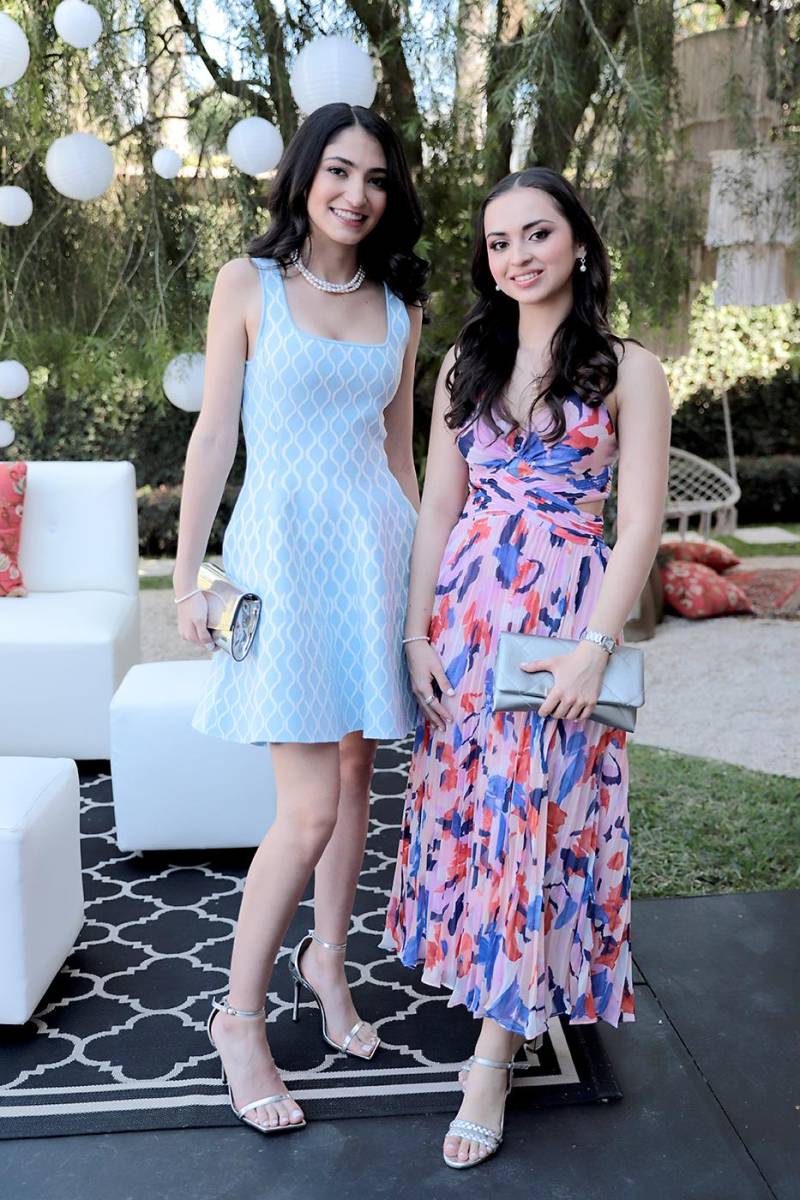 Victoria Salomón y Sofía Reyes.