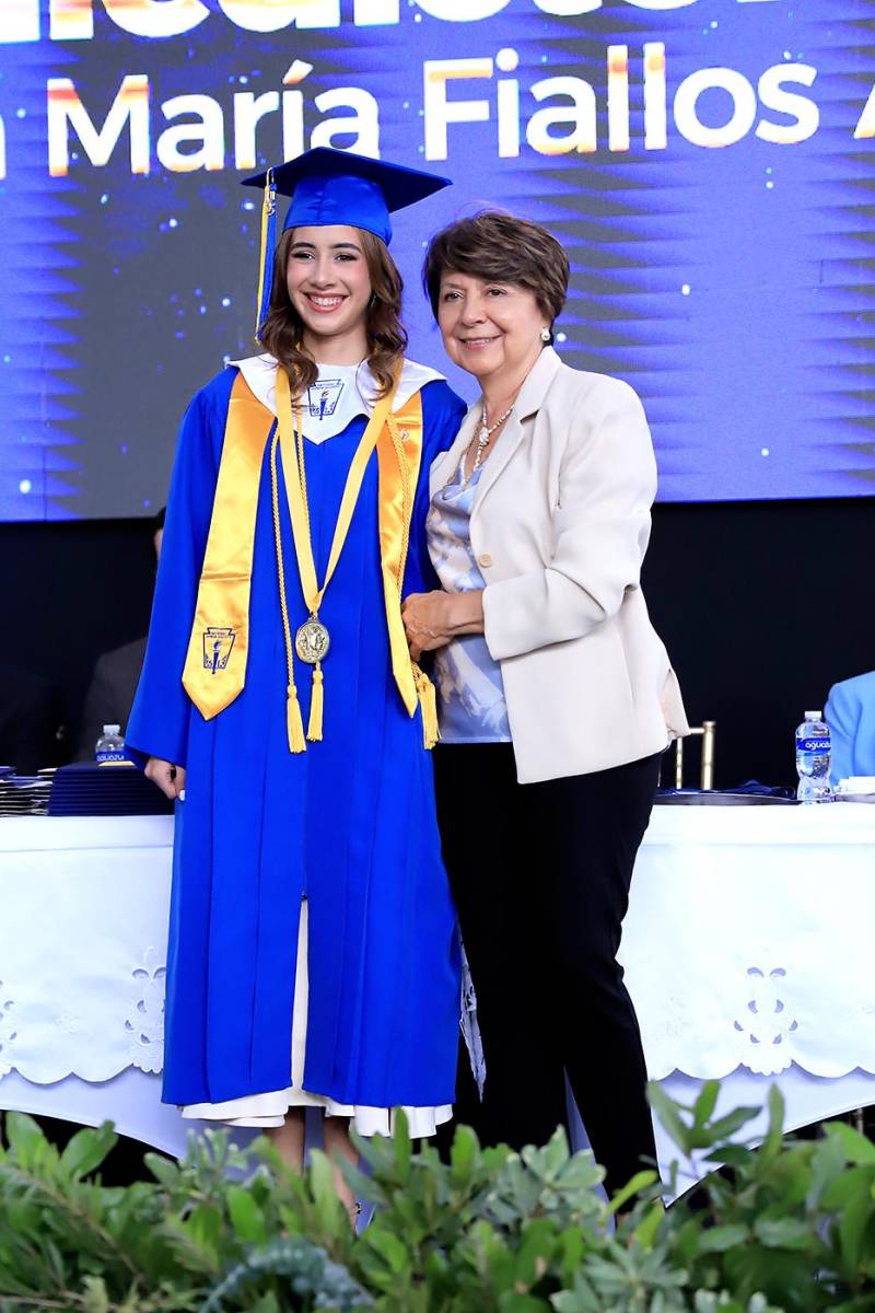 Cecilia Fiallos con Ms Ana Merriam