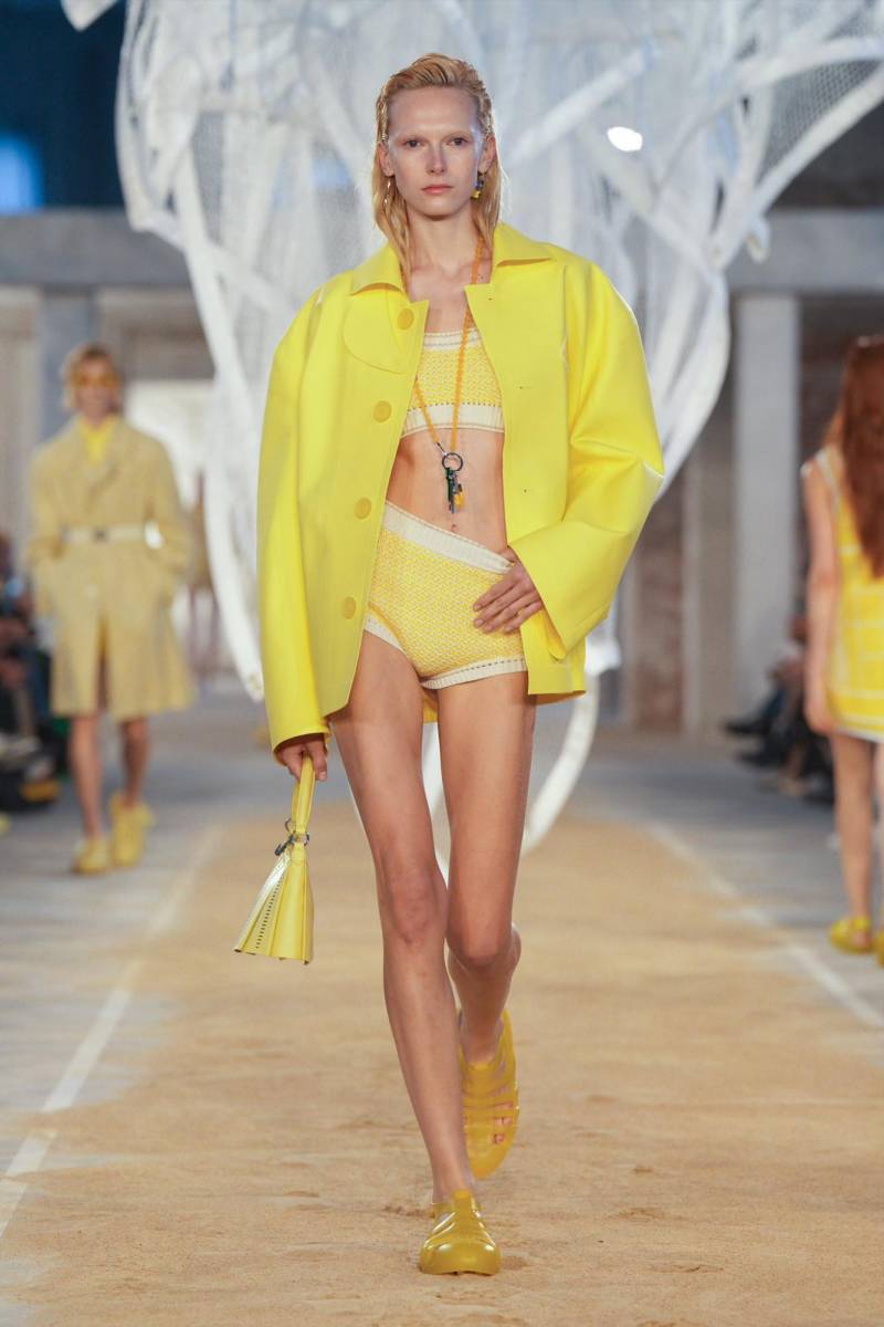 Alex Consani también debuta en el Victoria’s Secret Fashion Show 2024. Se convirtió en la modelo transgénero más joven del mundo en ese momento, a los 12 años, y aboga por una mayor inclusión en la industria.