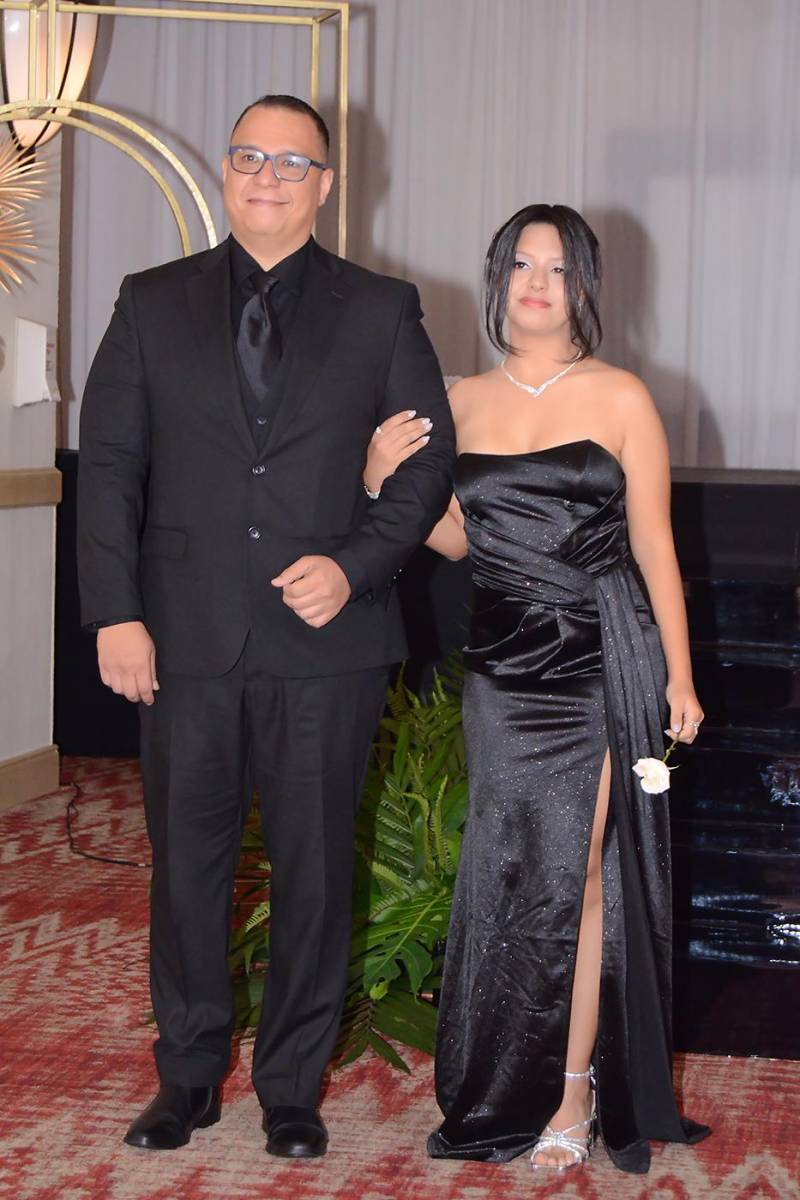  Carlos Reyes y Mia Reyes