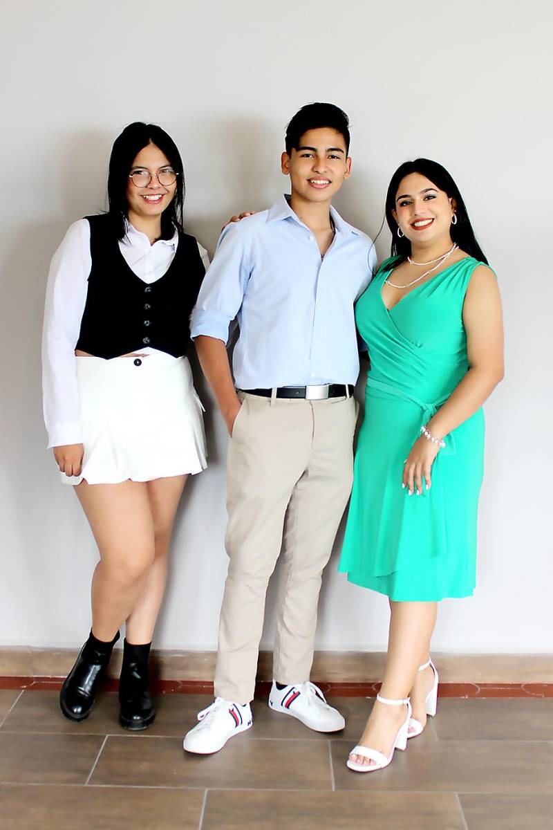 Katherine Chirinos, Alessandro García y Daniela Ruiz