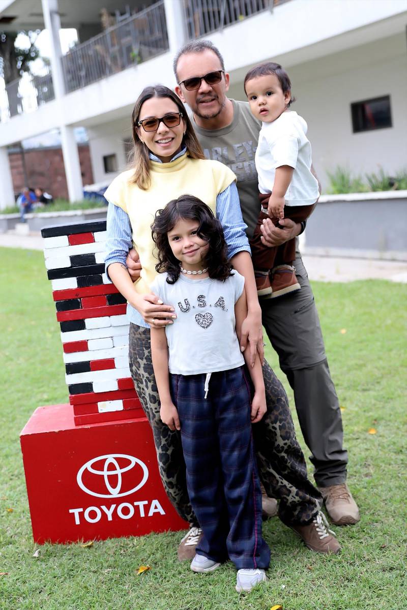 María José Paz, Antonella, Raúl y Lorenzo Suazo.