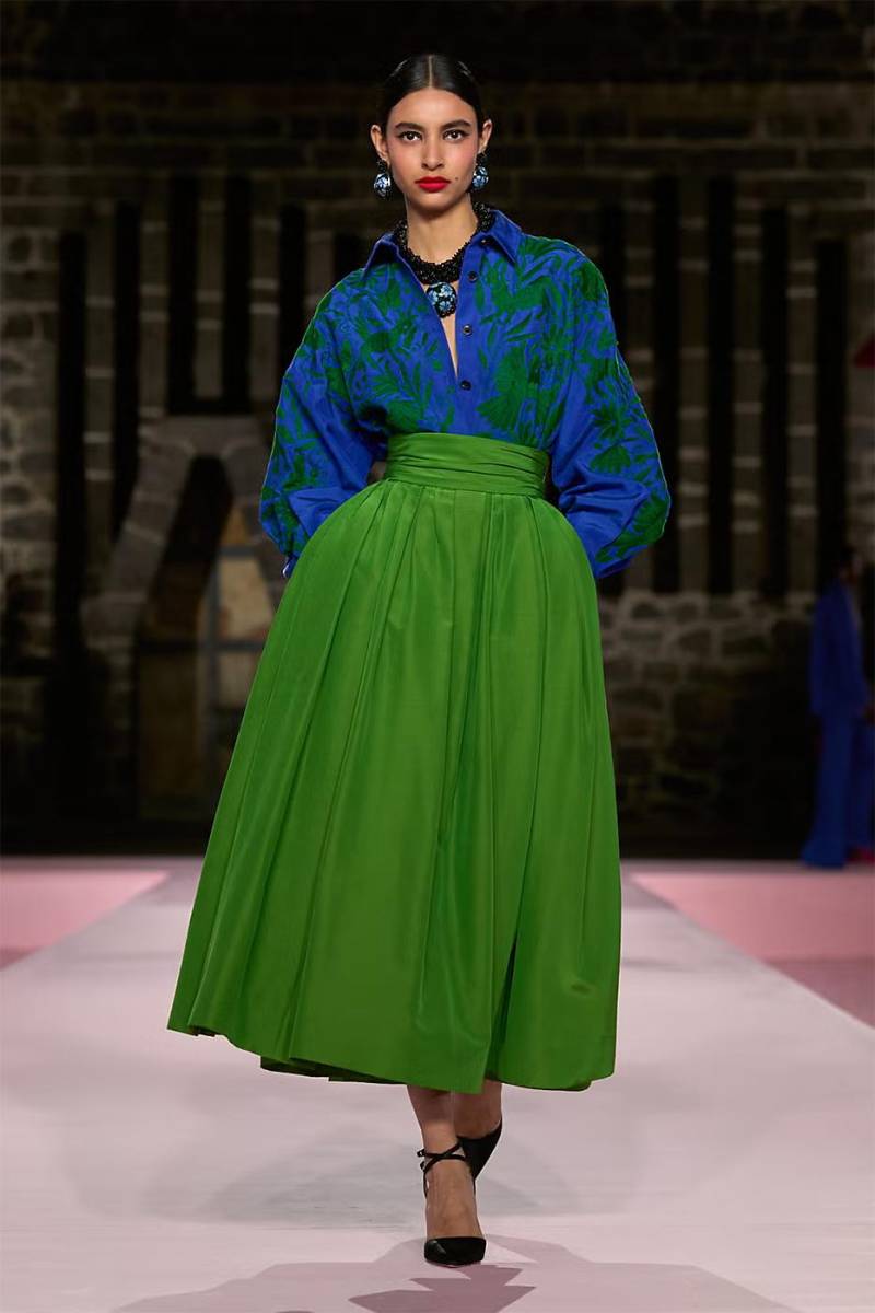Carolina Herrera presenta su colección Resort 2025 en México