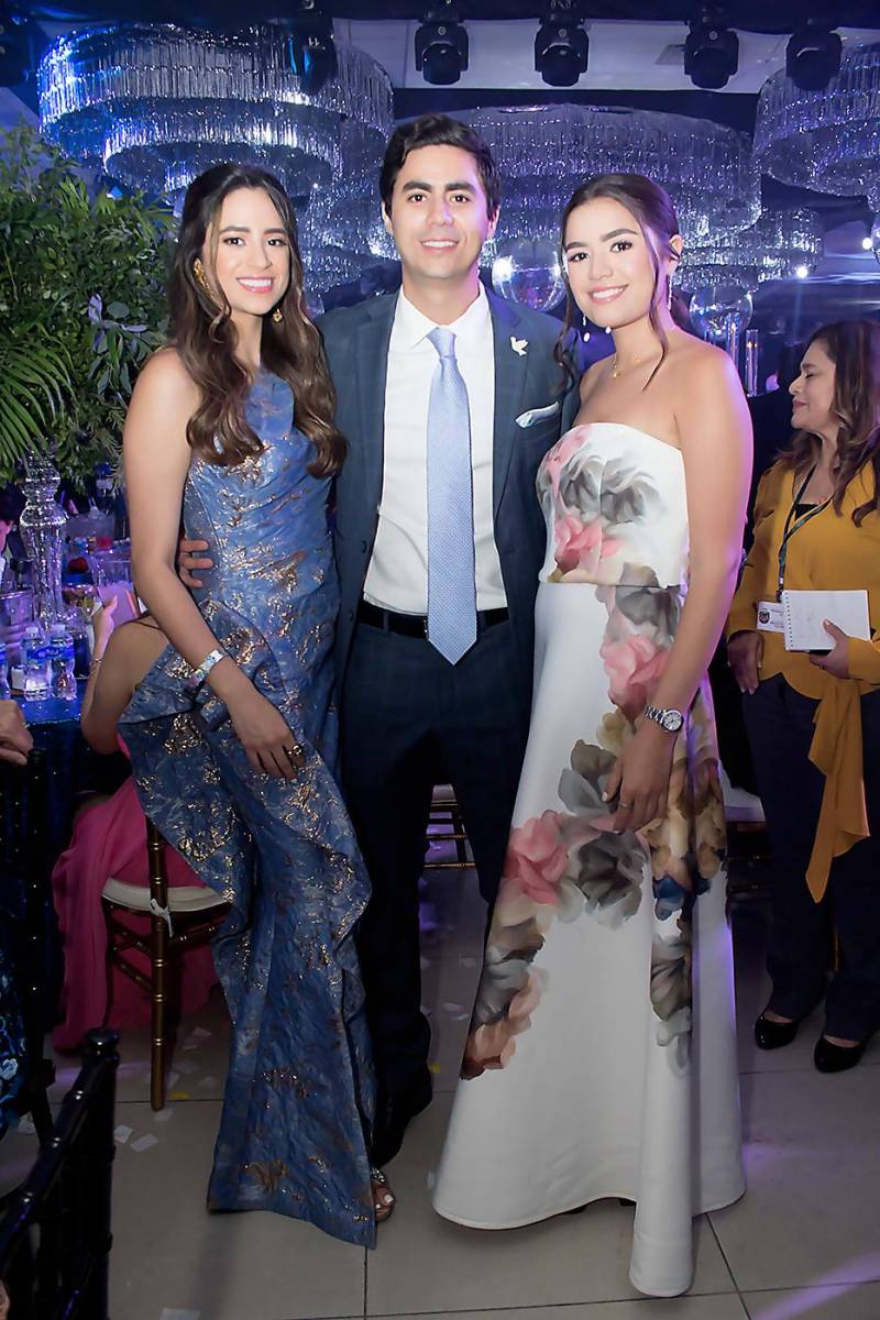 Alessa, Roberto y Tricia Matuty.