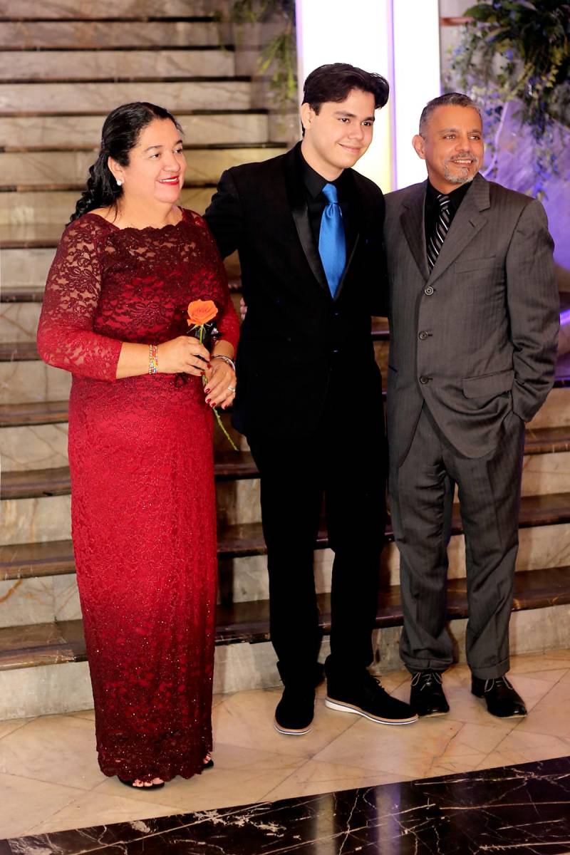 Martha Matamoros con César y Omar Bustamante