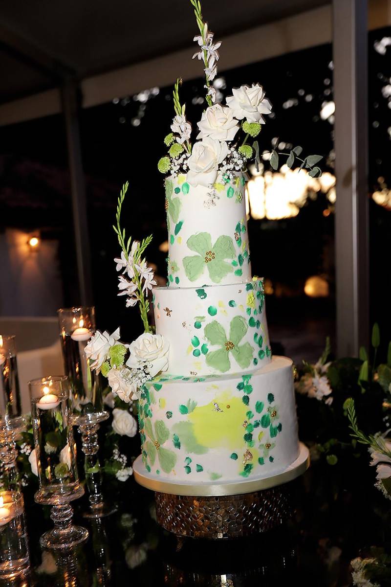 Un delicado pastel pintado a mano fue el seleccionado por los novios