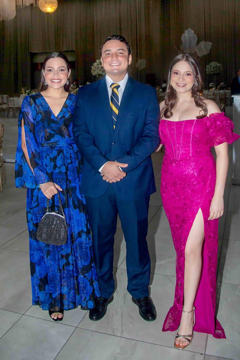 Grecia Antúnez, Carlos Avelar y Valeria Maradiaga