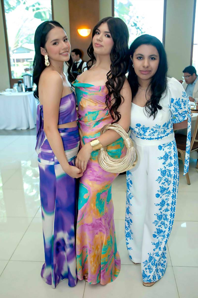 Allegra Triminio, Nahomi Salazar y Natalie Acosta.