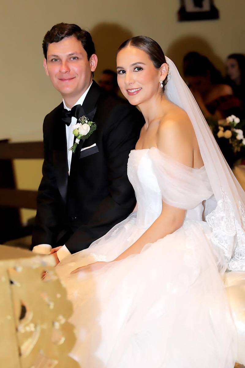 Los felices novios