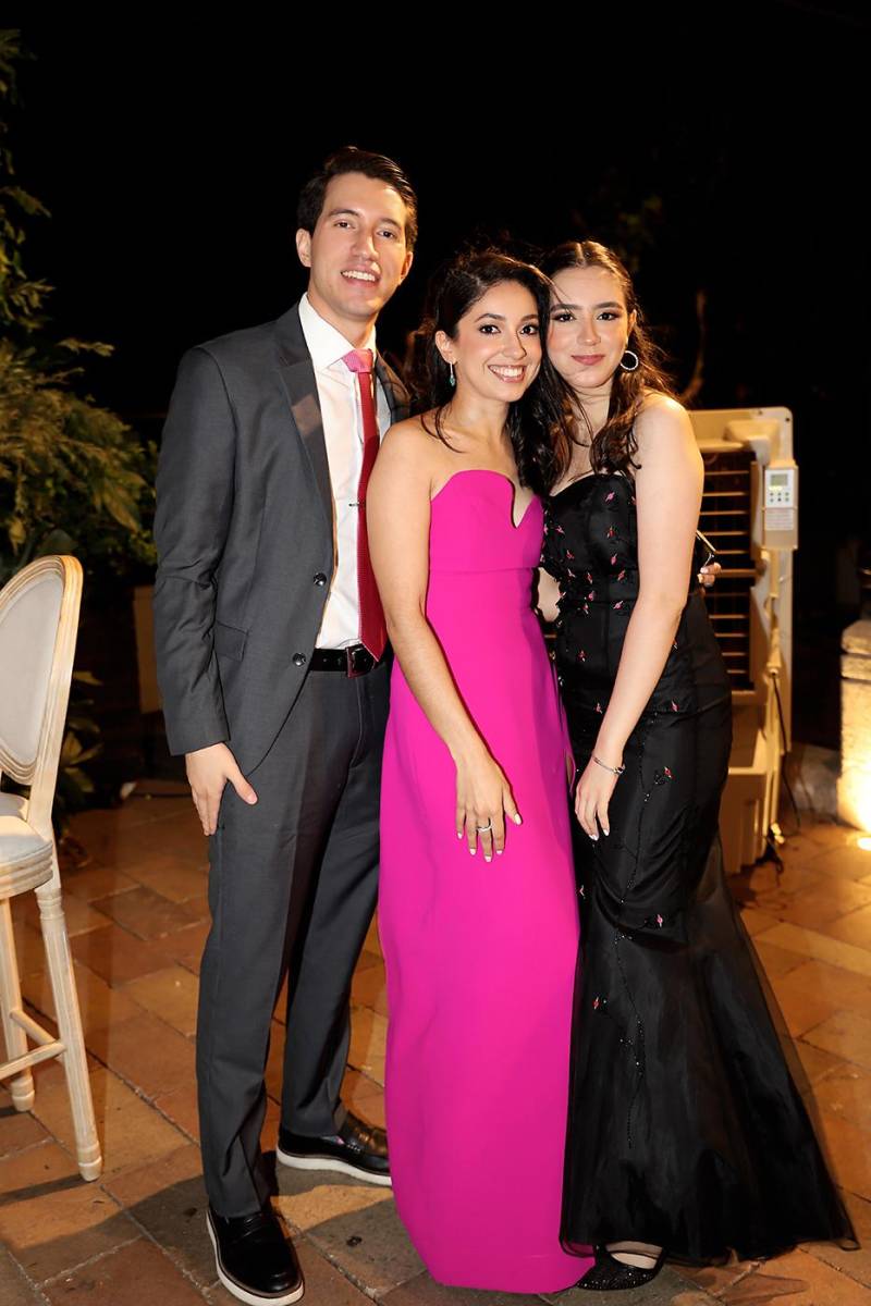 Juan Diego Ramirez, Ada Rivera y Natalia Ramírez