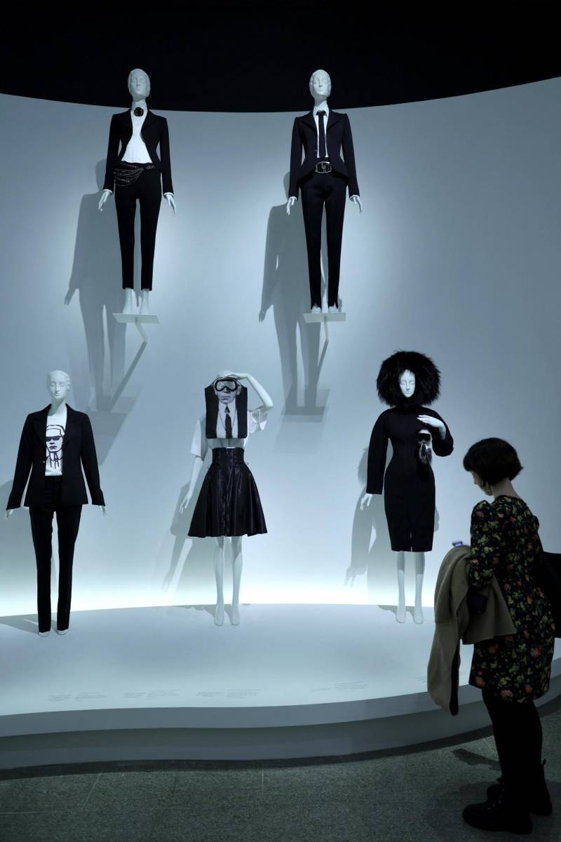 Así es la muestra Karl Lagerfeld: A Line Of Beauty