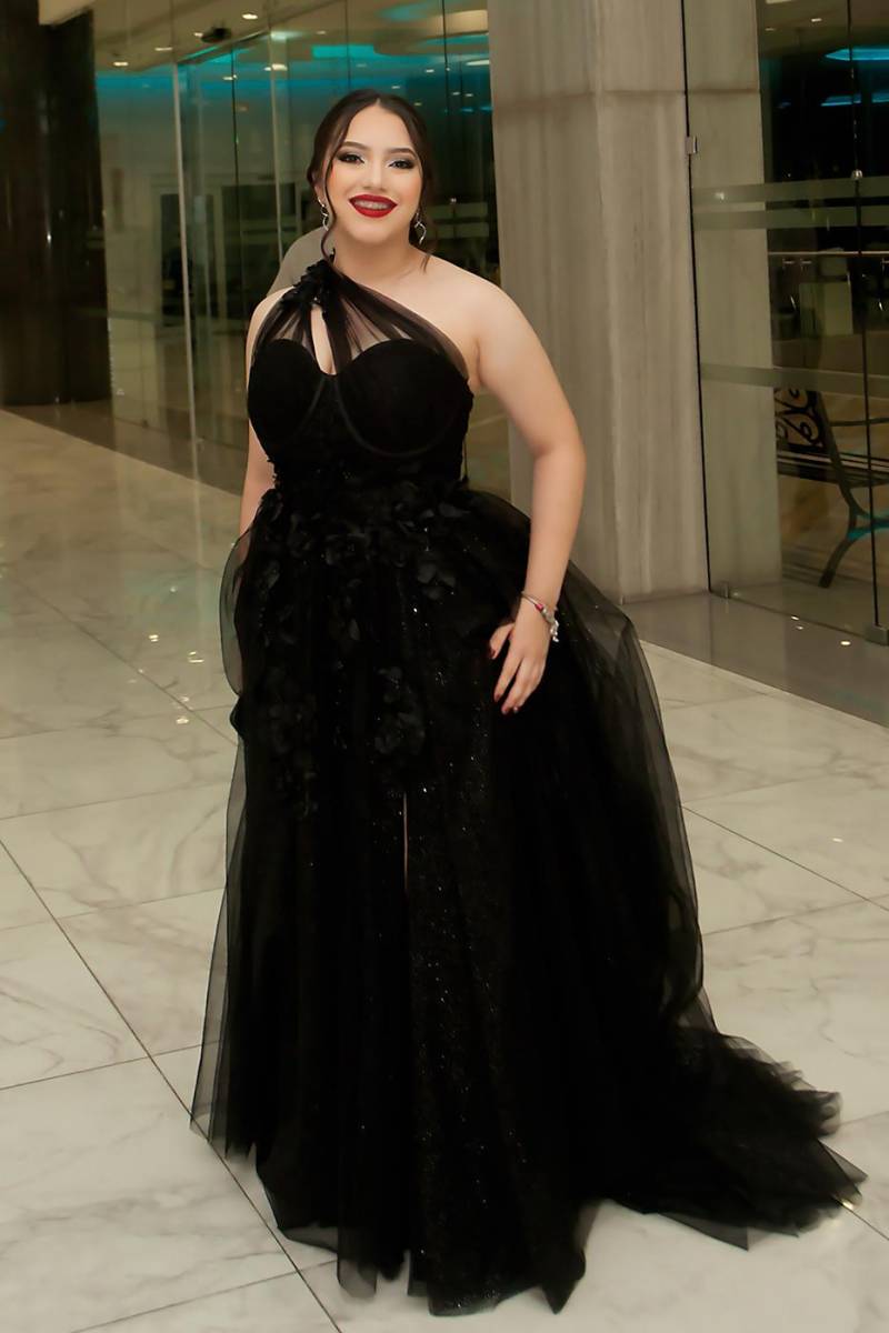 Mia Pérez.