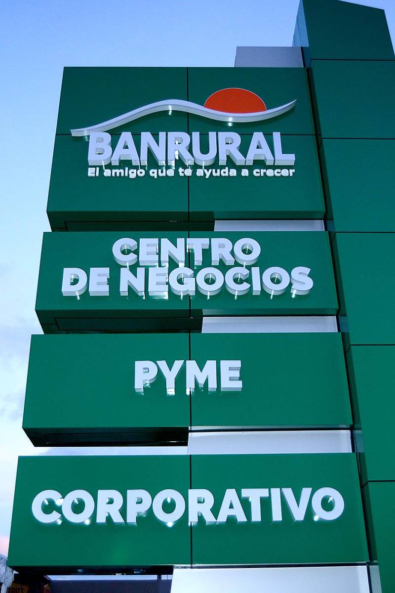 Inauguración del nuevo Centro de Negocios de Banrural