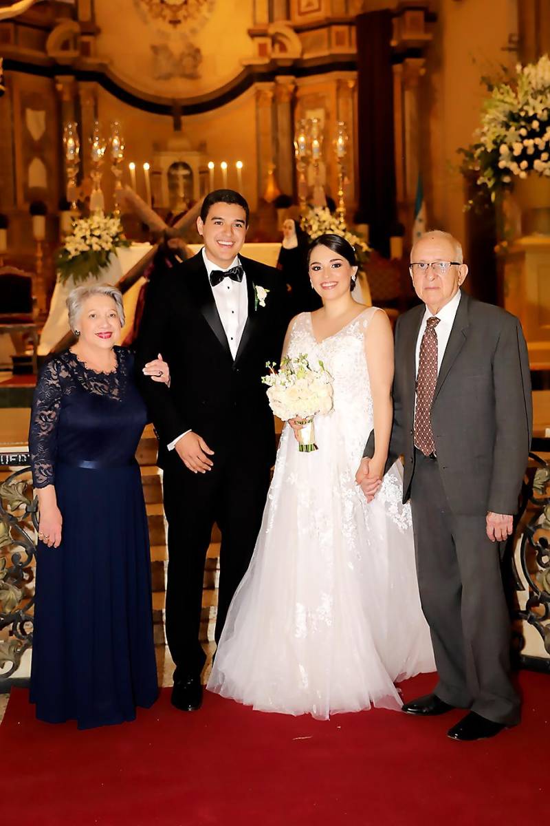 Así fue la boda eclesiástica de Miguel Mejía y Sofía Buck
